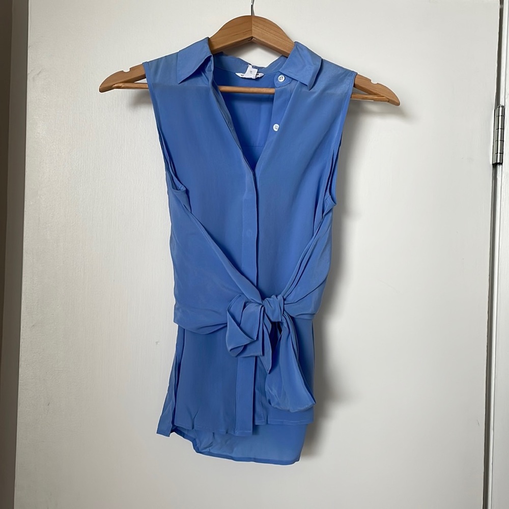 Club Monaco blouse with front tie feature, XS
